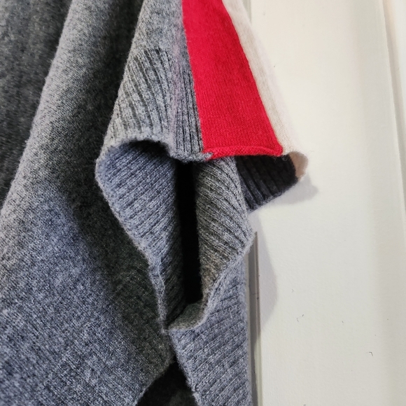 Tahari One Size Wool Cashmere Cowel Neck Pullover Poncho Sweater Grey Red Stripe - Picture 3 of 8